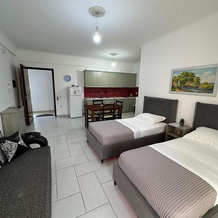 Sea Apartments Himare Exterior foto
